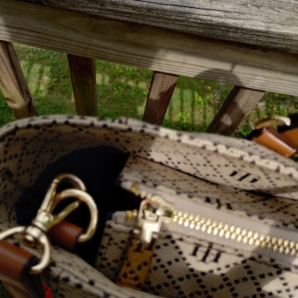 Vintage Style Tommy Hilfiger Purse - Picture 7 of 14
